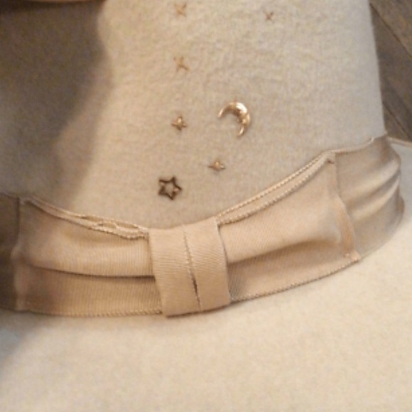 NWOT RARE Wyeth Women\'s Atlas Hat:
Oatmeal 57 cm